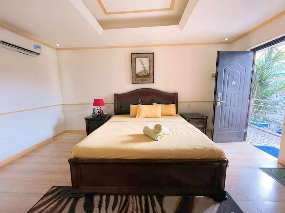 Mango's Beachfront Resort