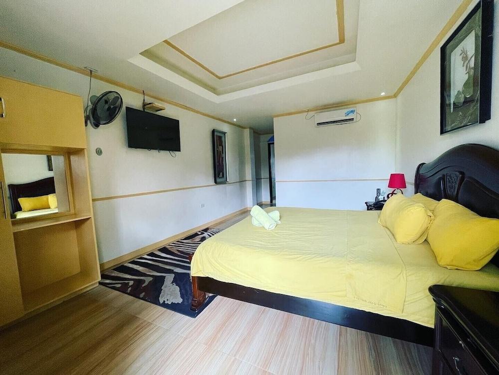 Mango's Beachfront Resort