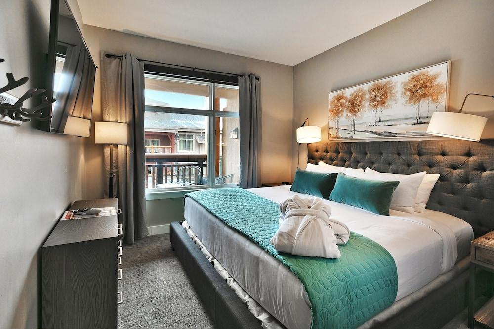 Your own balcony, full kitchen in Canyons Village by RedAwning