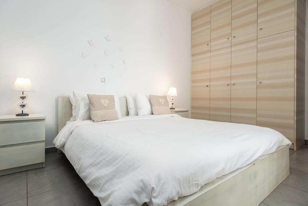 Azzurro Bianco Suites