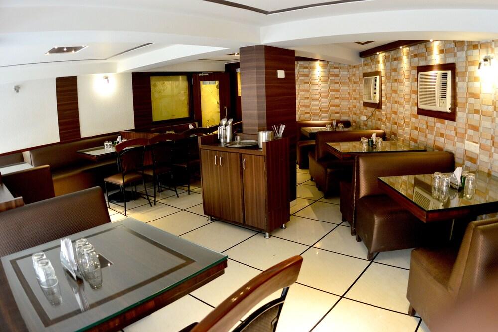 Hotel Vinamra Residency