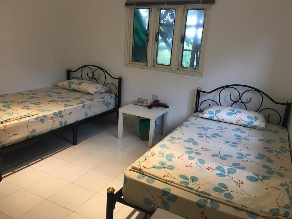 Roly Airport Residence