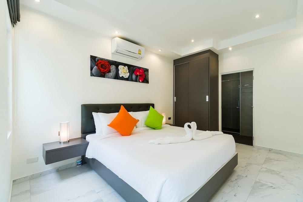 Luxury Pool Villa 54