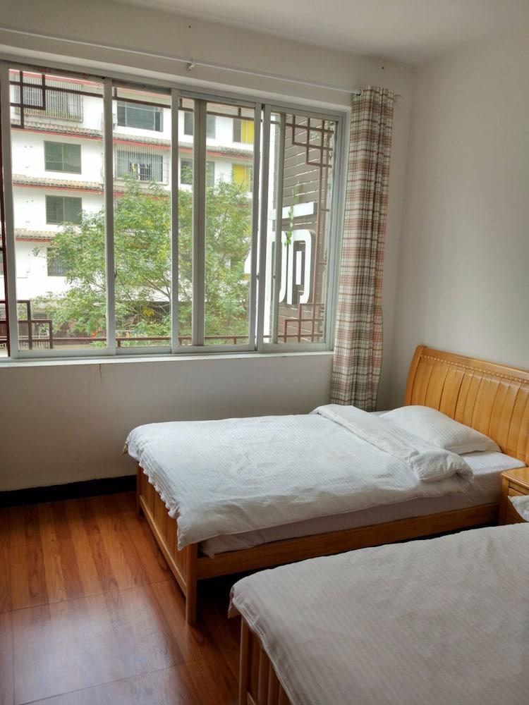 Gestern Inn-English Service