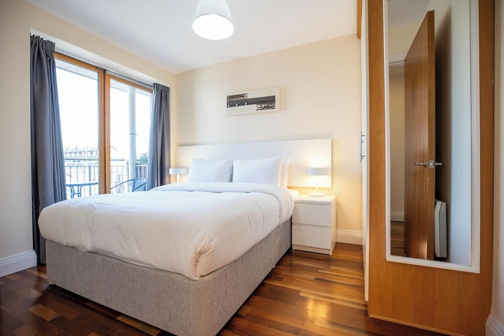 Georgian Square Apartments