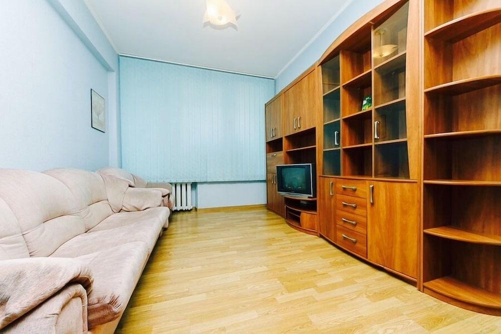 Hotrent Lesi Ukrainky 36B