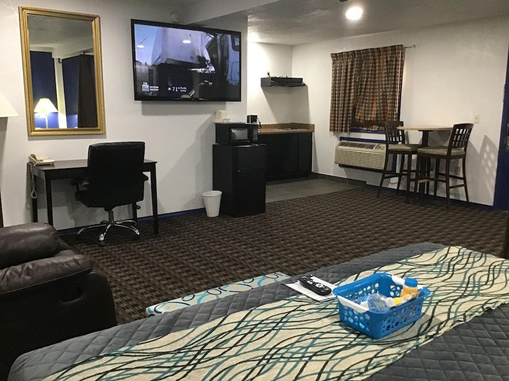 Budget Inn and Suites