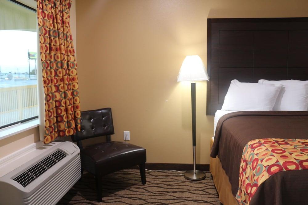 Express Inn & Suites - Bush Airport