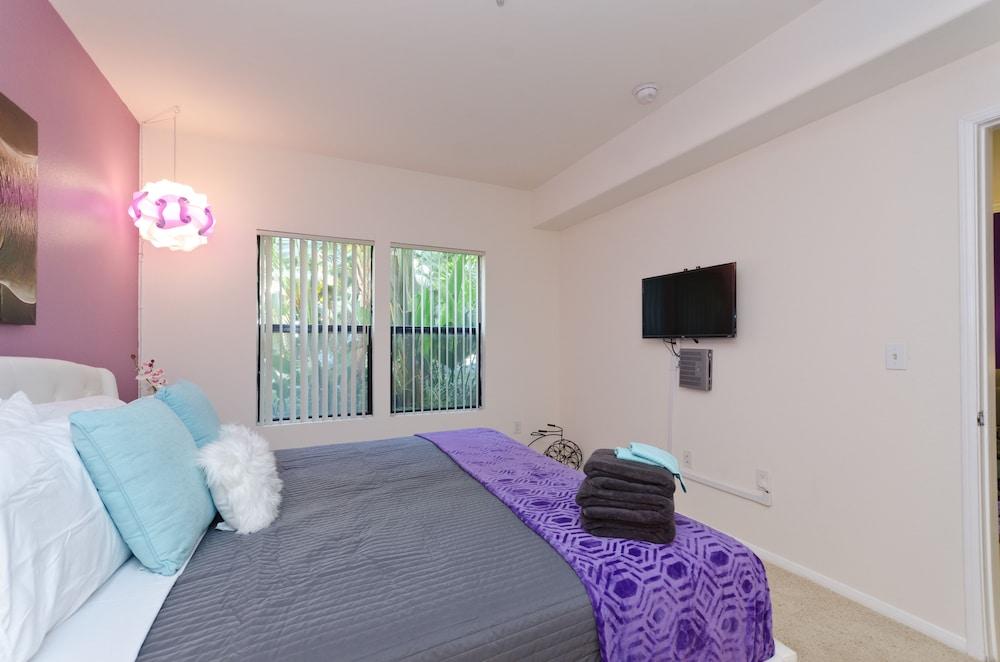 Downtown LA City View Suite