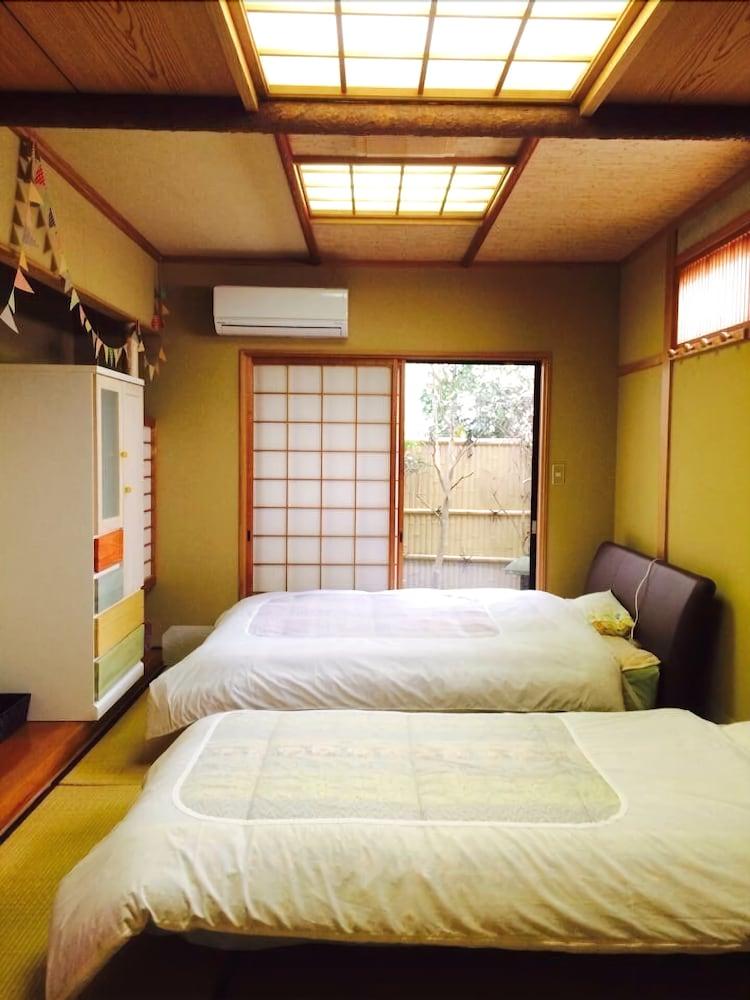 Yasuragi Guest House & Bar