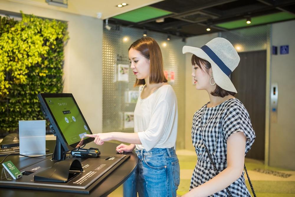 Green World Triplebeds Hotel