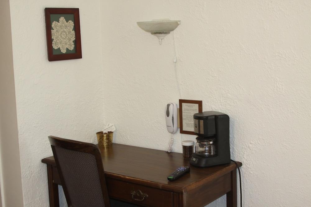 Sleep For Less Motel