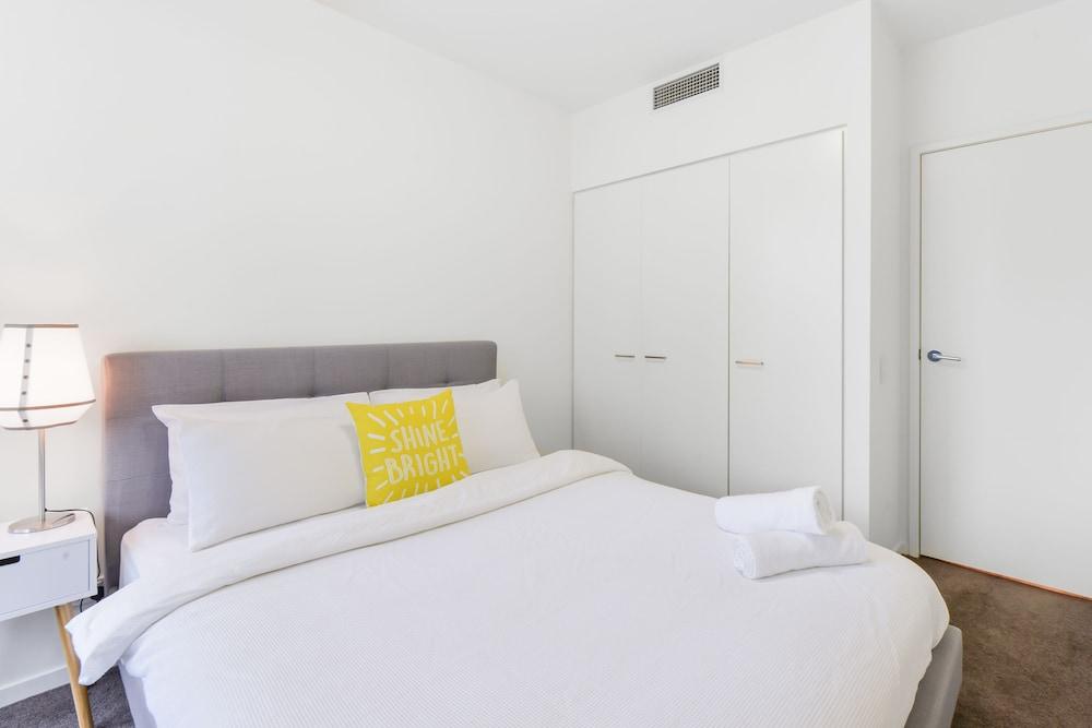 Exquisite Apartments Docklands