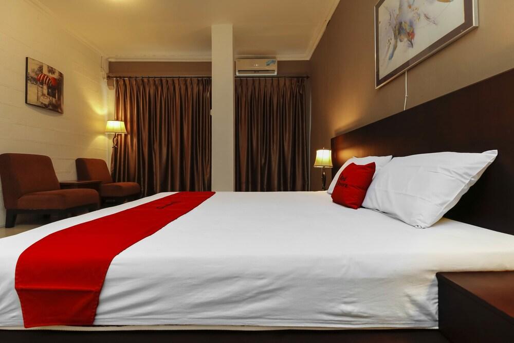 RedDoorz Plus @ Batam Center