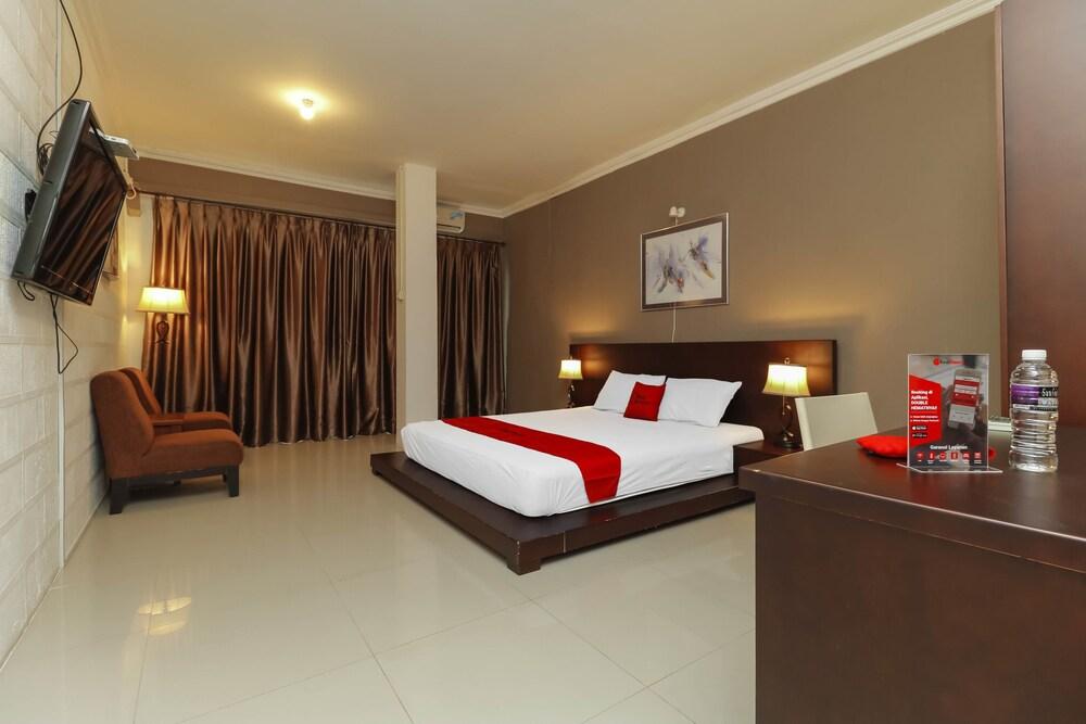 RedDoorz Plus @ Batam Center