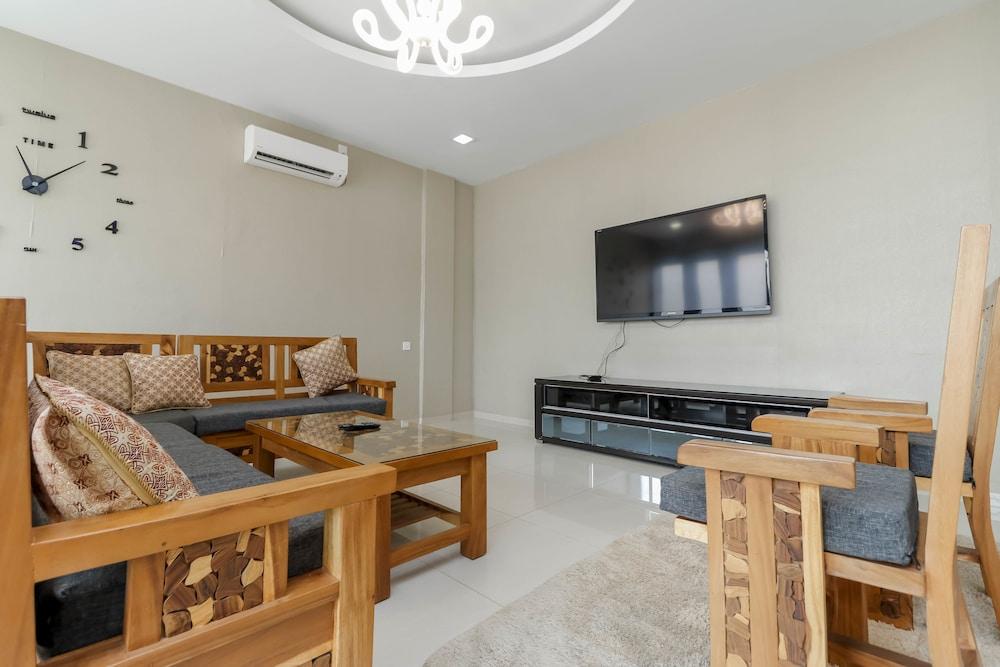 RedDoorz @ Nagoya Indah