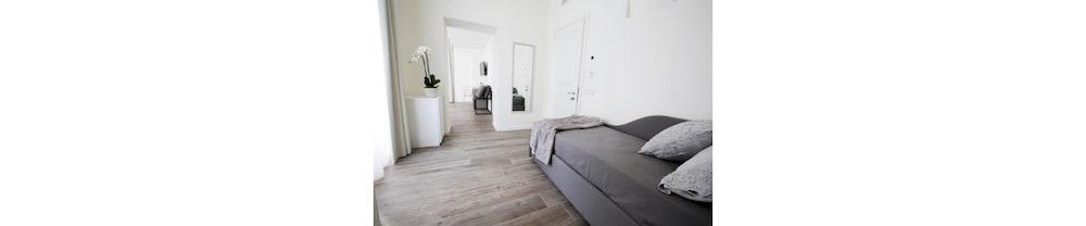 Villa Liberty - Lake Como Rooms & SPA