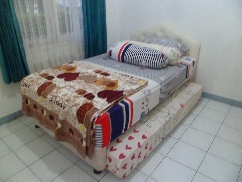 Villa Kota Bunga Matahari