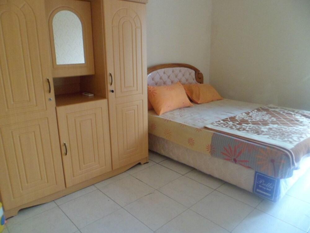 Villa Kota Bunga Aster