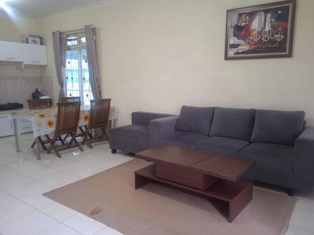 Villa Kota Bunga Allamanda