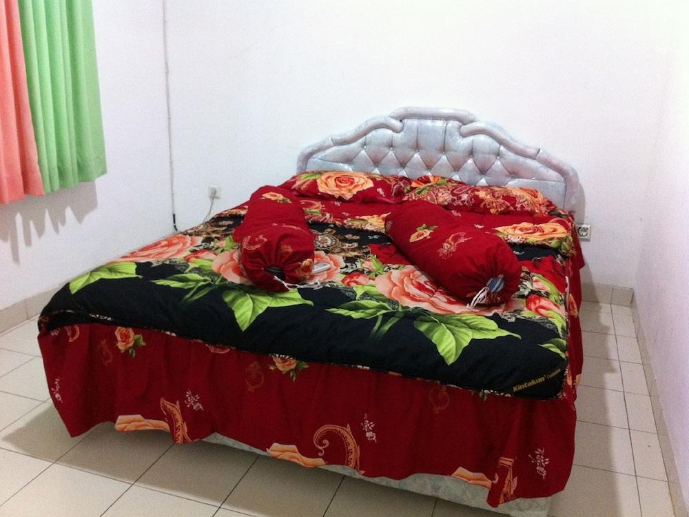 Villa Kota Bunga Dahlia