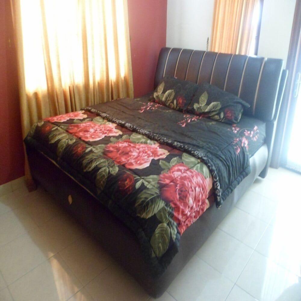 Villa Kota Bunga Violet