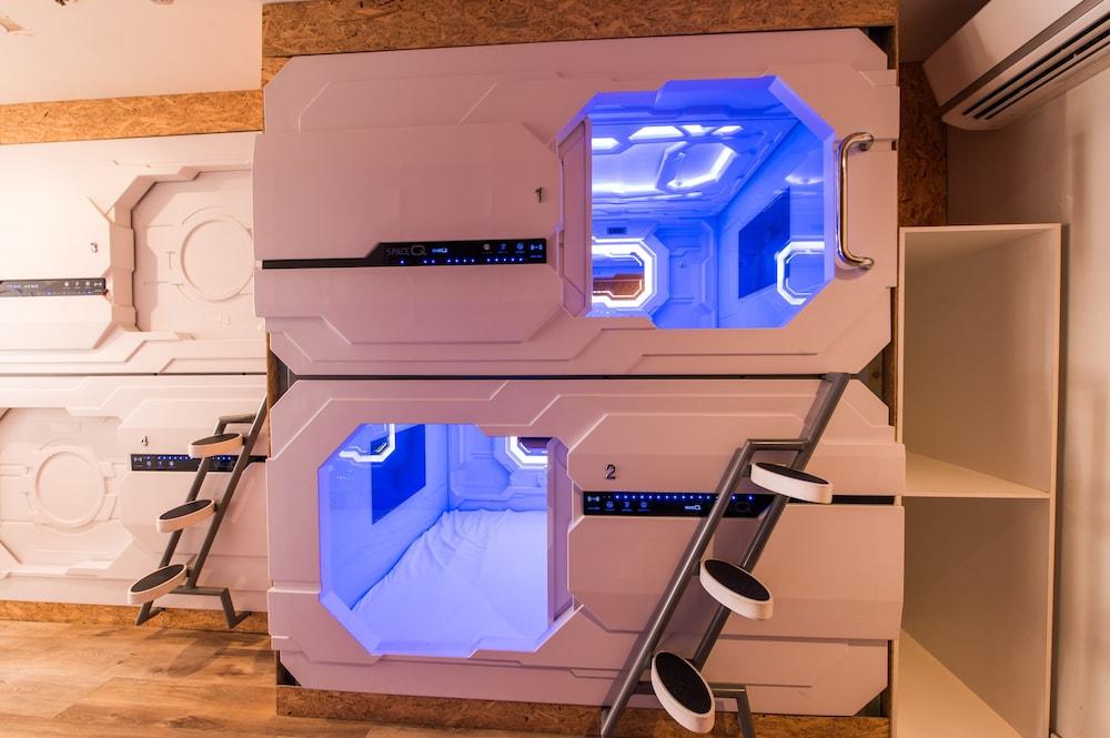 Space Q Capsule Hotel