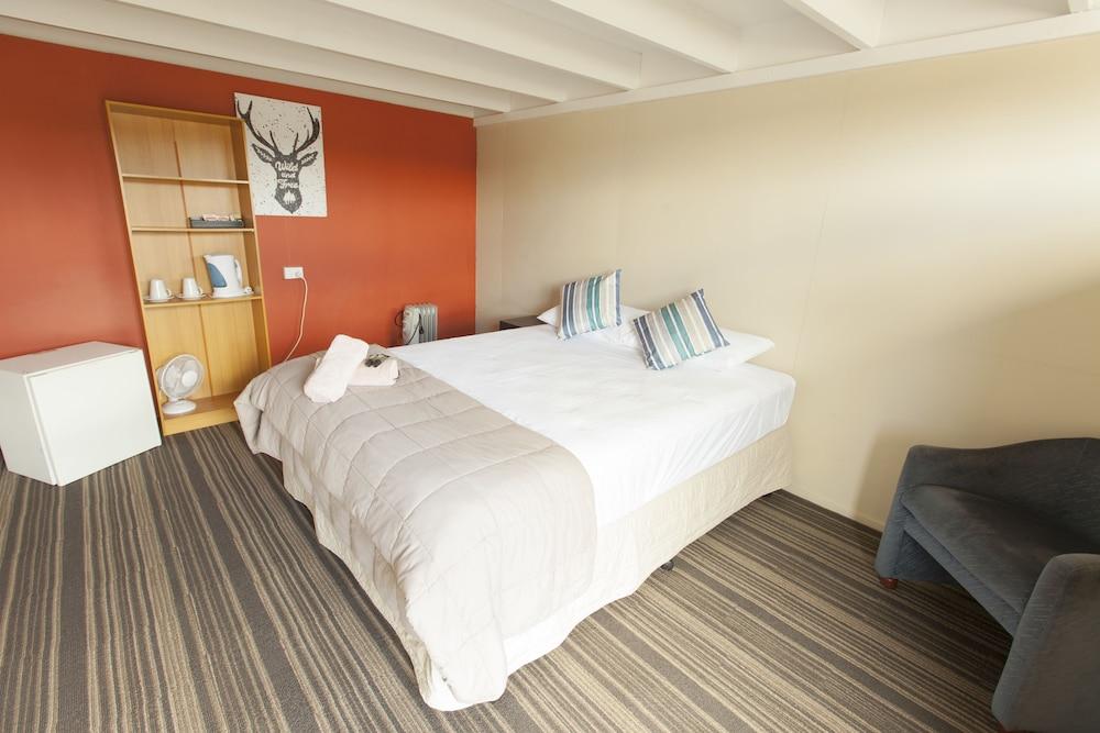 Beachcomber Lodge & Backpacker