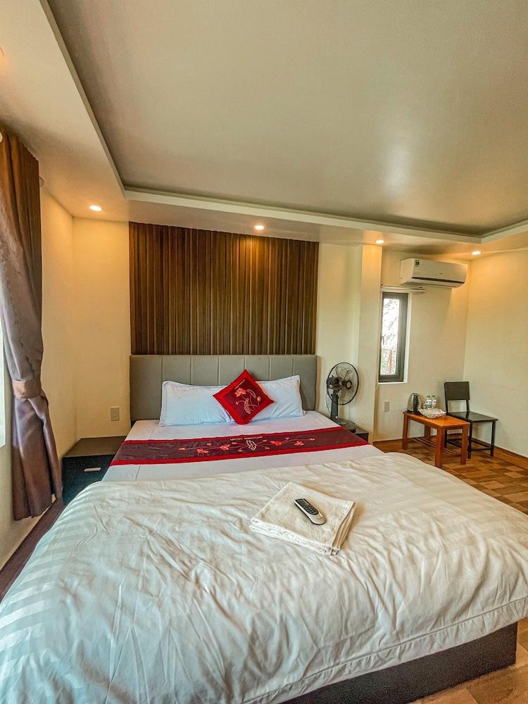 Le Pont Bungalow Hostel