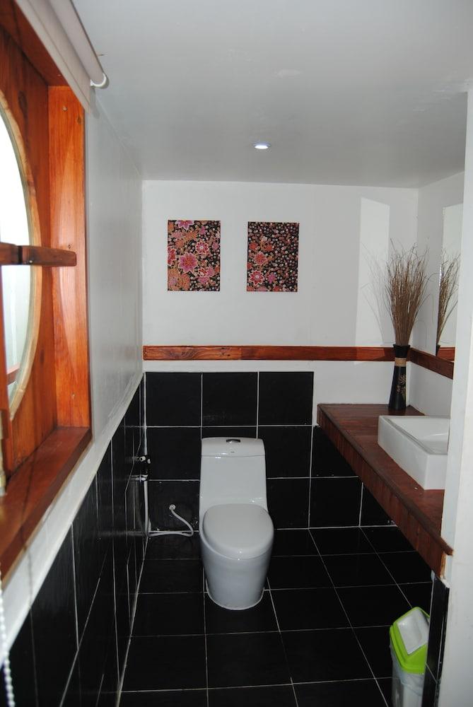 THE BOX - Lipe Resort