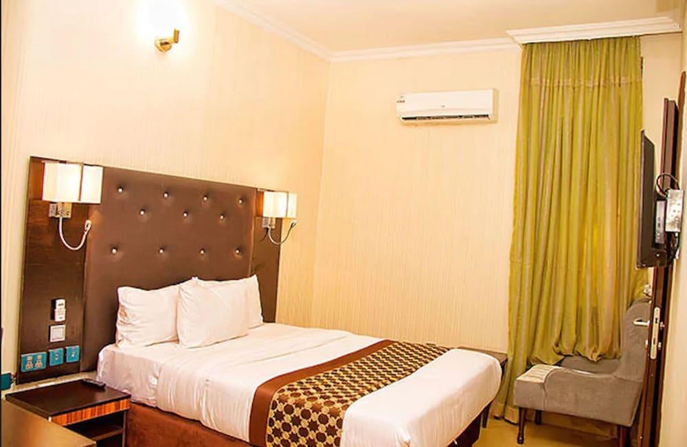 Lakeem Suites - Agboyin Surulere