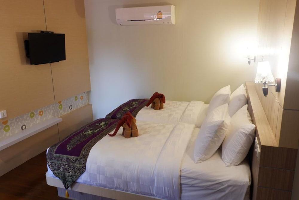 Charming Lipe Beach Resort