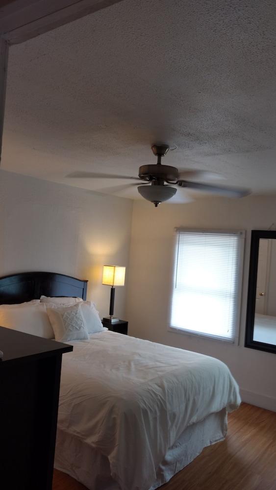 Beautiful Downtown Indy Guest Homes