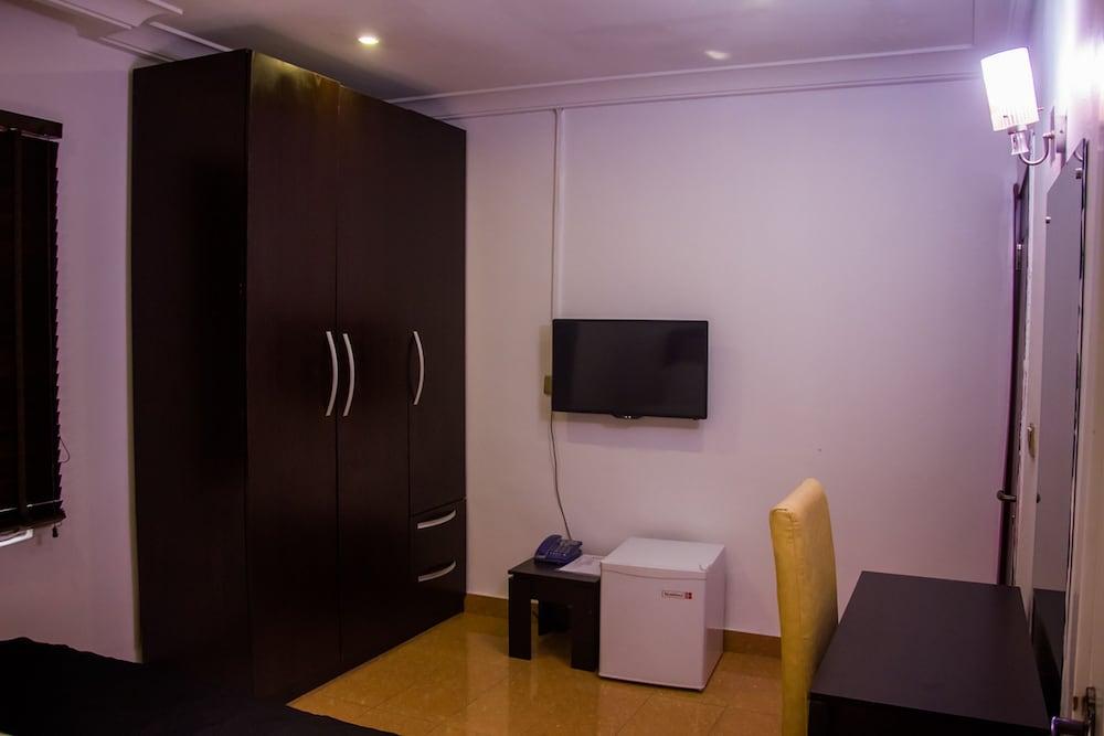 The Home Hotel Restaurant & Bar