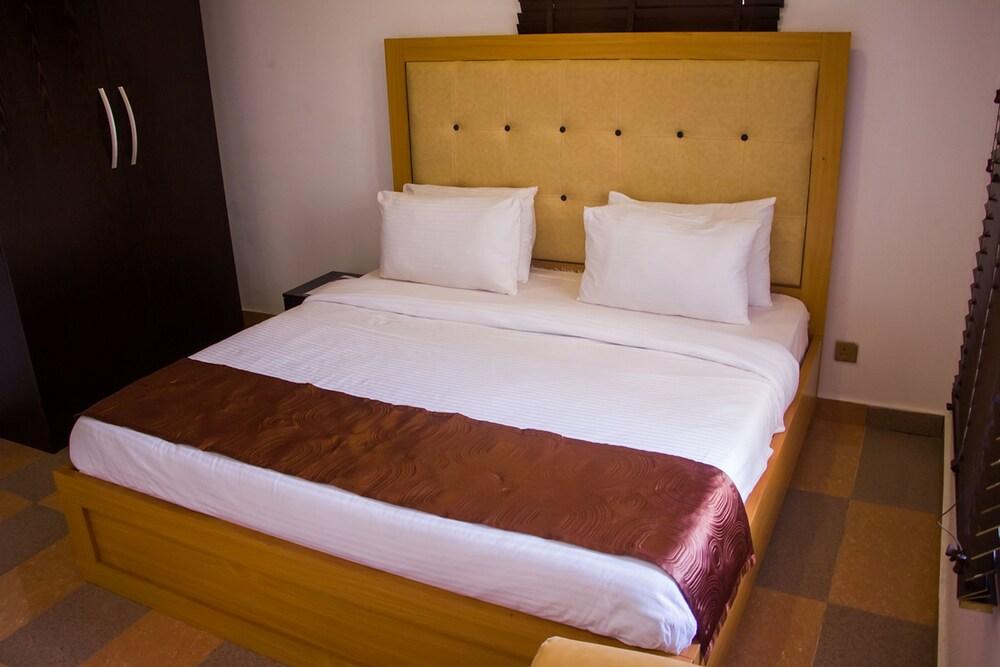 The Home Hotel Restaurant & Bar