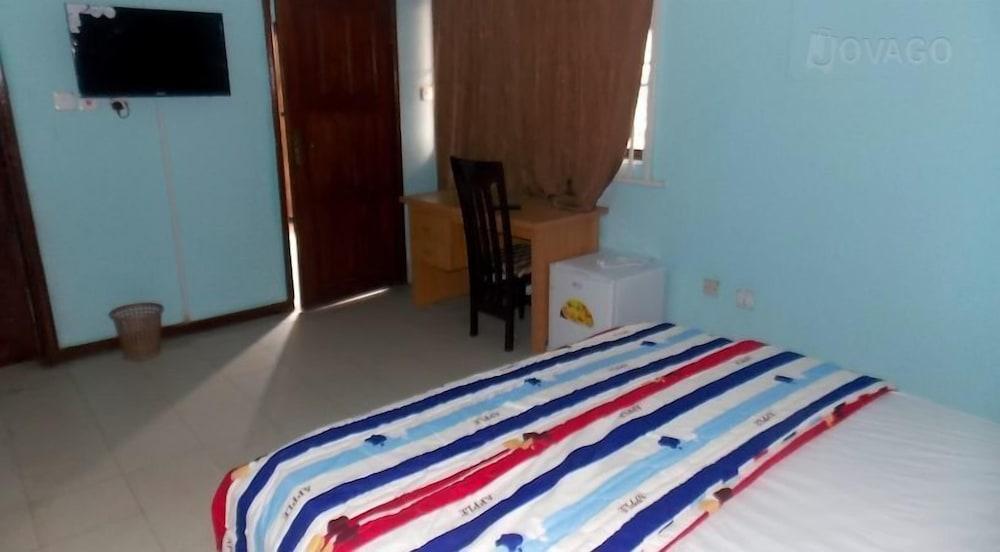 SureRest Hotel & Suites