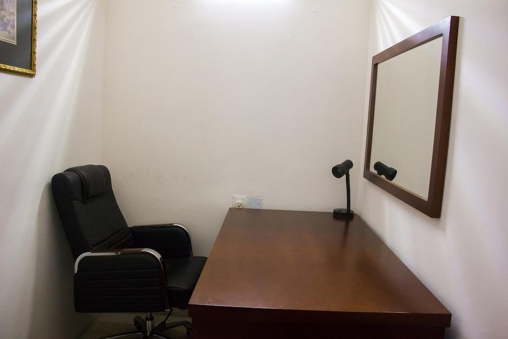 The Palmview Manor Hotel