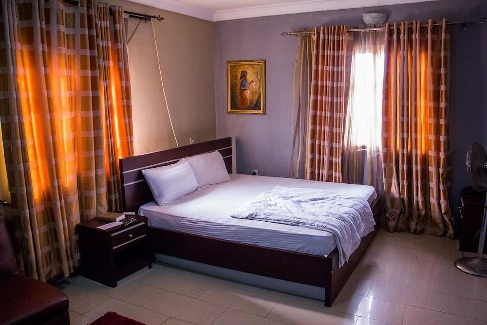 Cavitex Hotel & Suites