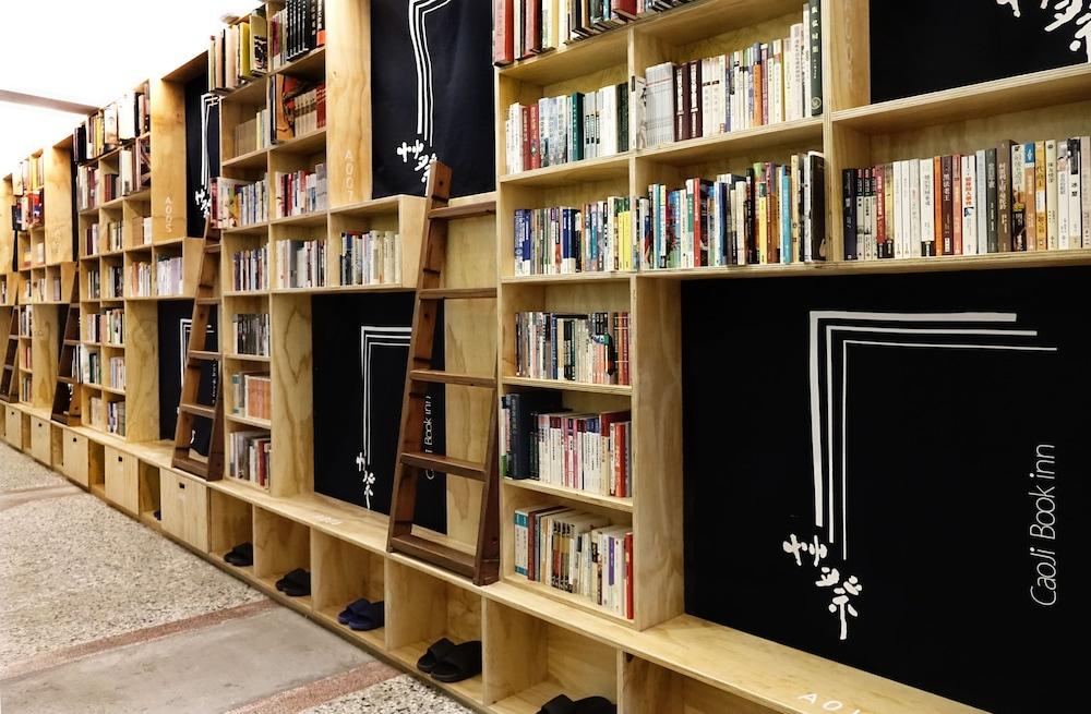 CaoJi Book inn Hostel