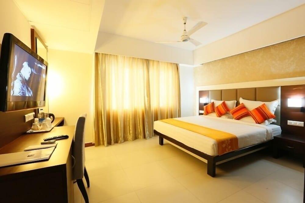 Hotel Moonlit Regency