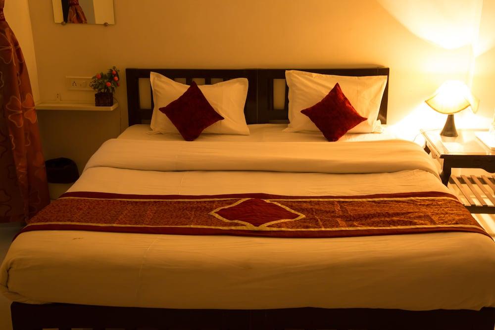 Hotel Nahargarh Palace