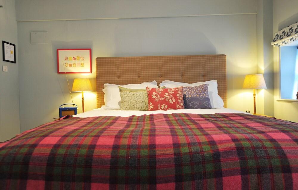 Bel & The Dragon Reading