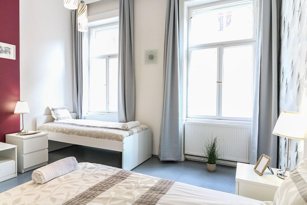 Real Apartments Hegedu