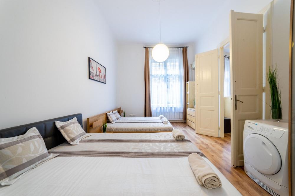 Real Apartments Lovag