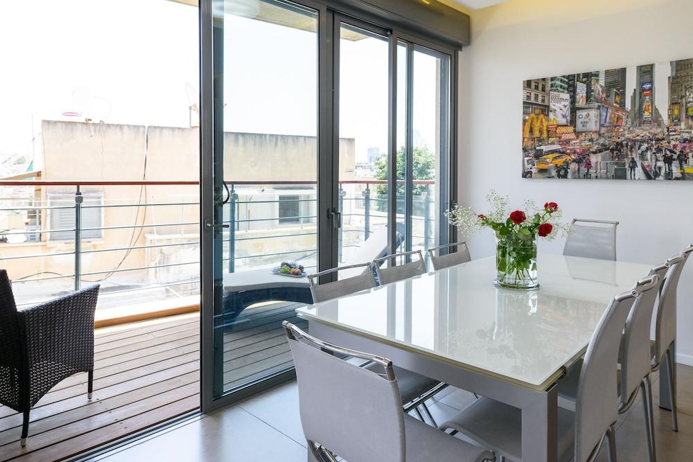 Comfort 3BR & Balcony by FeelHome