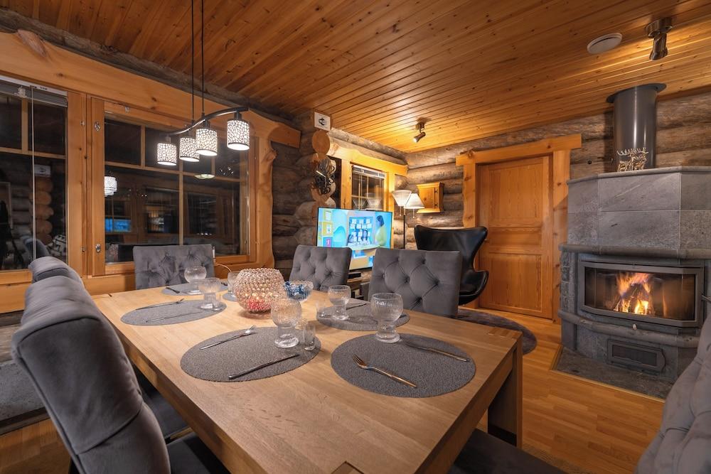 Kuukkeli Log Houses Villa Aurora (Pupula)