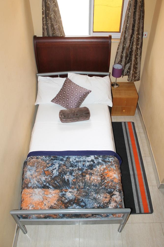 Jesiwa B's Little Palace