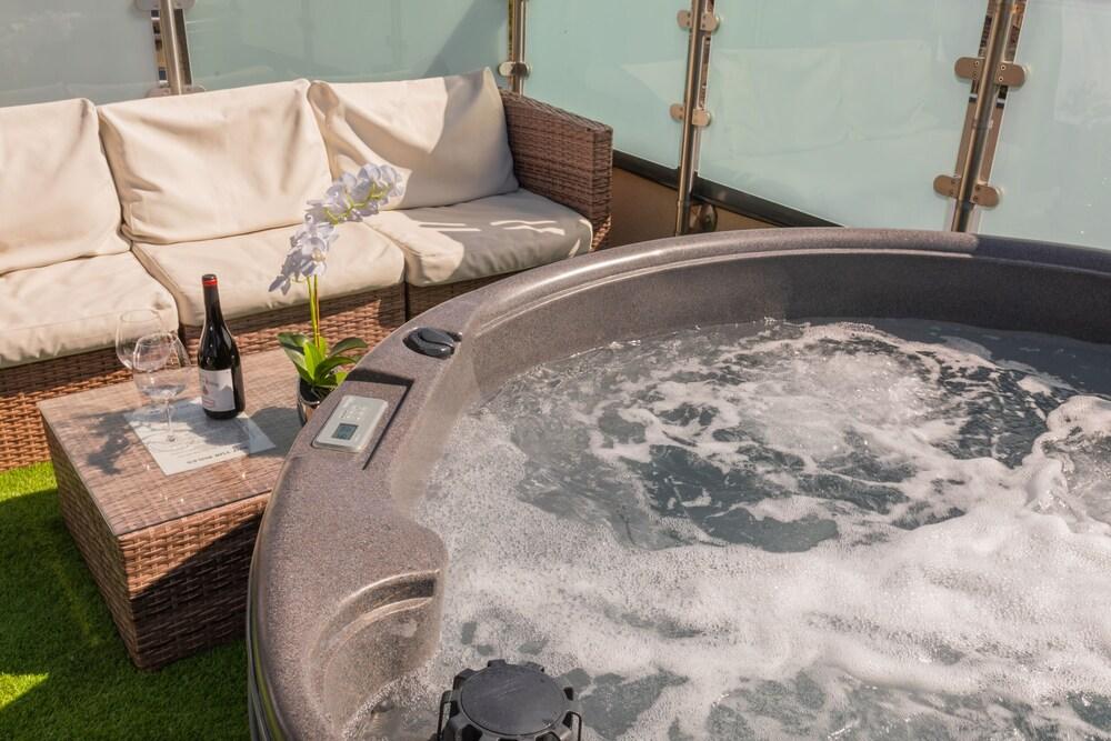 Henge House, Penthouse Apartment