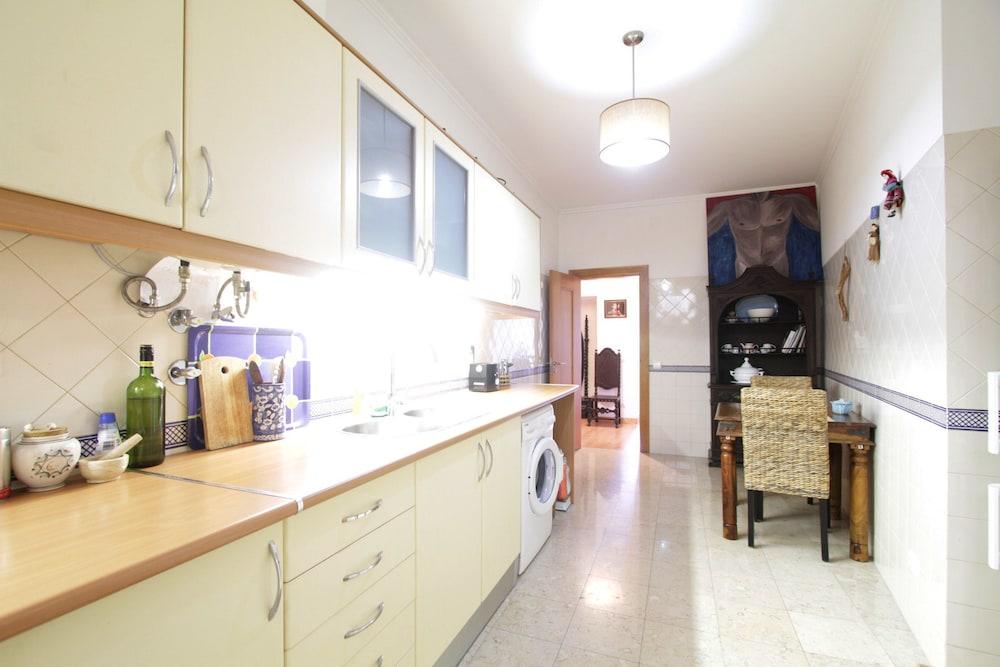 River View Very Central & Spacious 1 Bedroom