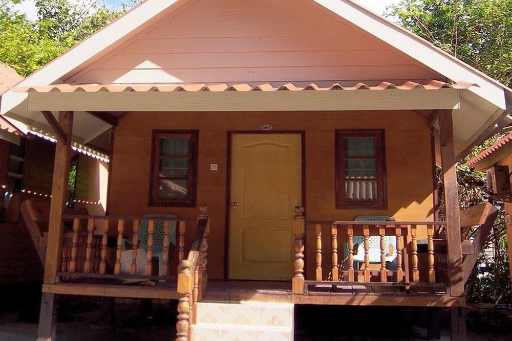 Coco Beach Bungalows